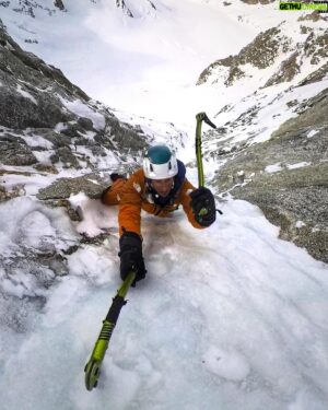 David Göttler Instagram - Best chance to be alone on an alpine climb in Chamonix? Go climbing on a powder day! 😬
Thanks @sethkeena for sacrificing a ski day. 🙏🏻
.
#neverstopexploring @thenorthfacede #chamonix #playground #trainingday #summitseries #mixedclimbing #alpineclimbing