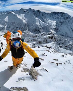 David Göttler Instagram - I bet each one of you has a particular favourite item of clothing; or a particular combination of layers that you really like. I definitely do. If you’re curious to see my favourite pieces, how I combine them and what my general clothing strategy for mountain days is, head over to the #MountainMentor channel on YouTube and take a look.
.
#MountainMentor #Monday #bekleidung #bergsteigen #expeditions #mountaineering #tippsundtricks #tipsandtricks #neverstopexploring @thenorthfacede @alpsolut.pictures