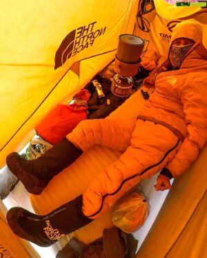 David Göttler Instagram - What should you eat when you’re attempting a big mountain? How do you cook it up there in a tiny tent? It’s actually a bit more tricky than you might think. I’ve tried so many things over the years and in this week’s #MountainMentor episode I share what food and food prep looks like for me right now on a big mountain. 
I’m curious to hear what your favourite mountain foods are. Let me know in the comments.
Hit the link in my bio to watch the episode.
.
#mountainmentor #monday #food #cooking #mountains #expeditions #himalayas #everest #maurten @thenorthfacede @alpsolut.pictures @maurten_official