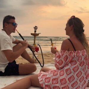 David Gránský Instagram - Srí Lanko, děkujeme! 🇱🇰🙏🏻 Bylo nám u tebe moc fajn. 
A závěr jsme strávili tady v @occidental_eden , kde nám  připravovali různý překvapení, aniž bychom si o to vůbec řekli. Třeba sishu na pláži při západu slunce 🌅
Kýč jak hovado, ale tak jednou za čas, viď… 😅

No a teď domů? Uvidíme. 🤫