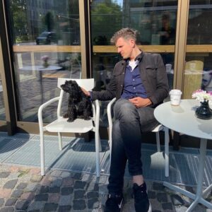 David Hain Instagram - Ich mag meinen Kaffee schwarz - wie meine Pudel!