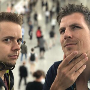 David Hain Instagram - Am heutigen ThrowbackMittwochabend sind mir doch glatt ein paar Perlen einer alten Freundschaft untergekommen. Von völlig zerfeiert (2009) über die ersten Monate als festangestellter Journalist (2006) bis heute - diese Beiden begleiten mich schon viele Jahre. Vorbei an vielen schlimmen Frisuren ;)