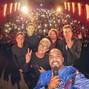 David Hain Instagram - Hier erste Bilder unserer „Halloween“-Kostümprobe. Gehe dieses Jahr als semi-erfolgreicher Vollblut-Influencer. Auch dabei: @curtisleejamie , @robert_hofmann , @patricebouedibela und @cppunch_offiziell 
#Werbung @halloweenmovie