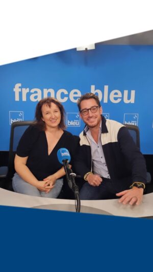 David Lantin Instagram - 🔵 Mercredi 12 Juin @anneroumanoff est mon invitée sur France Bleu. 

On évoquera son nouveau spectacle #LExperienceDeLaVie qui passera au @casinodeparis_officiel maïs aussi en tournée chez l’ami @mathieu_madenian au @festivaldecollioure 

Voici un EXTRAIT de l’émission 👇