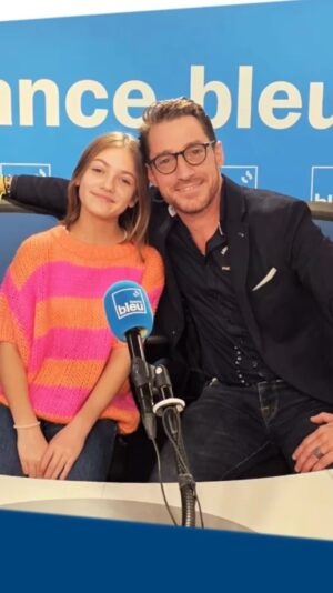 David Lantin Instagram - 🔵 Ce mercredi @zoeclauzure est mon invitée sur France Bleu 

🔹 Écoutez ICI le conseil que Zoé donne à tou(te)s les jeunes filles & garçons qui rêveraient de faire un jour la carrière qu’elle a réussi à faire jusqu’à présent : “The Voice Kid”, “l’Eurovision Junior”, meneuse de revue de “Mon 1er Cabaret” au Paradis Latin à Paris… 

🔹 Et puis écoutez ce petit clin d’œil de Zoé pour  @alecredde qui a été essentielle dans sa jeune carrière (video) 

👉 “La Scène Culture” tous les soirs 20H30/21H sur France Bleu