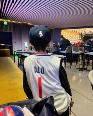 David Lee McInnis Instagram - GO CLIPS!!
Thanks so much @missjamielee for making A’s first game insanely memorable!! 🙏🏻💙🙏🏻💙🙏🏻