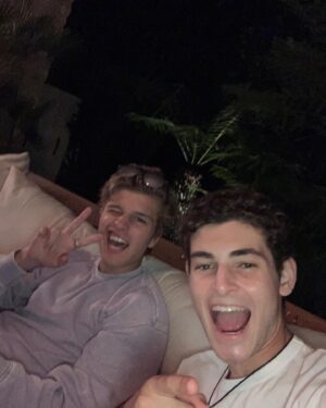 David Mazouz Instagram - Happy 20th to brother I met only 2 years ago. I wouldn’t wanna take selfies with anyone else 💙💙📸