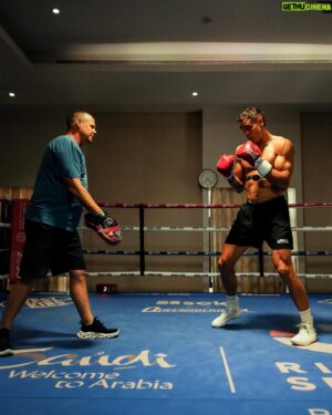 David Nyika Instagram - Itching to get at it! Expect nothing less than a career best performance on May 18th #FuryUsyk #RiyadhSeason #TeamNYIKA #RingOfFire 

📷 @jimmy.vailahi_
