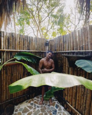 David Palacio Instagram - Un dumpsito de mi escapada a @hotelislamucura 🏝️
La ducha de la ultima foto lo es todo 🤤🤤 que paraíso 🌊