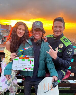 David Palacio Instagram - La primera foto fue tomada el primer día que pisé el set de #RominaPoderosa. Que loco todo lo que ha pasado desde ese día. 
Que CHIMBAA haberle dado vida al “CALIDOSO”. Me siento feliz, afortunado y muy agradecido con todas las personas que han sido parte de esta historia, desde los que estuvimos día a día creando, hasta todos los que nos recibieron en sus casas cada noche.
GRACIAS @cubanacub @maferhenao @clausanmor @saidch10 #rafamartinez @herneylunadirector @caracoltv y todos los involucrados en darme esta responsabilidad! Que reto mas hermoso.
Y a todo el elenco de @romina.poderosa GRACIAS! Son unos tesos! Los admiro a cada uno de ustedes.
La dimos toda compañeros.
Hoy termina esta historia pero solo por @caracoltv 
@netflixlat nos vemos el 27 ⚡️⚡️⚡️⚡️