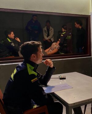 David Palacio Instagram - La primera foto fue tomada el primer día que pisé el set de #RominaPoderosa. Que loco todo lo que ha pasado desde ese día. 
Que CHIMBAA haberle dado vida al “CALIDOSO”. Me siento feliz, afortunado y muy agradecido con todas las personas que han sido parte de esta historia, desde los que estuvimos día a día creando, hasta todos los que nos recibieron en sus casas cada noche.
GRACIAS @cubanacub @maferhenao @clausanmor @saidch10 #rafamartinez @herneylunadirector @caracoltv y todos los involucrados en darme esta responsabilidad! Que reto mas hermoso.
Y a todo el elenco de @romina.poderosa GRACIAS! Son unos tesos! Los admiro a cada uno de ustedes.
La dimos toda compañeros.
Hoy termina esta historia pero solo por @caracoltv 
@netflixlat nos vemos el 27 ⚡️⚡️⚡️⚡️