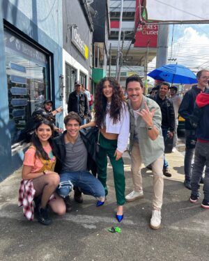 David Palacio Instagram - La primera foto fue tomada el primer día que pisé el set de #RominaPoderosa. Que loco todo lo que ha pasado desde ese día. 
Que CHIMBAA haberle dado vida al “CALIDOSO”. Me siento feliz, afortunado y muy agradecido con todas las personas que han sido parte de esta historia, desde los que estuvimos día a día creando, hasta todos los que nos recibieron en sus casas cada noche.
GRACIAS @cubanacub @maferhenao @clausanmor @saidch10 #rafamartinez @herneylunadirector @caracoltv y todos los involucrados en darme esta responsabilidad! Que reto mas hermoso.
Y a todo el elenco de @romina.poderosa GRACIAS! Son unos tesos! Los admiro a cada uno de ustedes.
La dimos toda compañeros.
Hoy termina esta historia pero solo por @caracoltv 
@netflixlat nos vemos el 27 ⚡️⚡️⚡️⚡️