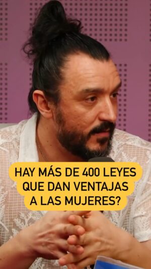 David Pareja Instagram - Lo de que la mujer juega ventaja porque hay más de 400 leyes que las benefician. Gracias a @nakedtalksbyhajar y @unacabronaamable por invitarme y tratarme tan bien 🥹💖