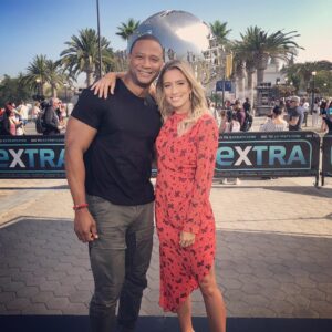 David Ramsey Instagram - That’s me co-hosting, talking  #arrow and all the news with @reneebargh on @extratv WATCH!#extratv