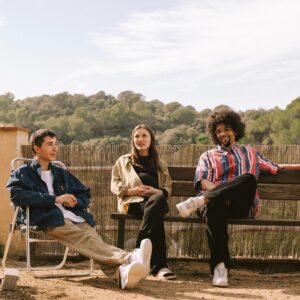 David Solans Instagram - SWEET LITTLE LIES  ft. @ritapayesroma & @mabreezee li foteeeeeeeng_WE'RE OUT!?!!

alineacion de lujo para esta 🃏 @lowis___ bass 🤸 @onthejuan drums 😮‍💨 

doy gracias a la academia para con esta oportunidad..

@arnaufigueres_ mix & master
photos @byclararuiz 
cover @lluc_queralt 
espacio patrocinado por @david_solans 

enjoy ✌️