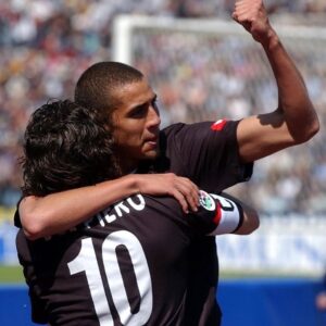 David Trezeguet Instagram - Buon 5 Maggio Bianconeri. 
Una data storica: il nostro 26esimo scudetto. ⚪️⚫️

#Trezeguet #Juventus #scudetto