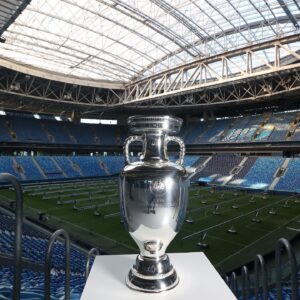 David Trezeguet Instagram - È stato un grande onore e un privilegio partecipare al Trophy Tour di Euro 2020 in Russia. 

Da Ambassador UEFA non vedo l’ora che inizi il torneo. 
Grazie Russia per la fantastica accoglienza! @euro2020 👏

C'est un honneur et un grand privilège de participer à la tournée du Trophée Euro 2020 en Russie. 

En tant qu'ambassadeur, j'ai hâte que la compétition commence ! Merci à la Russie de m'avoir si bien reçu.

#Repost @entourage_sports with @get.repost
・・・
Euro 2020 ambassador David Trezeguet is attending the tournaments Trophy tour, in Russia.
 
First stop was Saint Petersburg, now onto Moscow, to promote the @euro2020 championship which is 18 days away 🚀