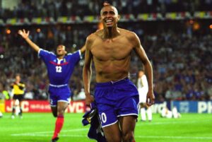David Trezeguet Instagram - Sempre un piacere ricordare i momenti speciali della mia carriera ad UEFA Euro!

#tbt il golden goal ad Euro2000.

Il conto alla rovescia per Euro 2020 è iniziato. 
Meno di un mese al calcio d’inizio! 🚀 #uefaeuro #tbt 

•••••••••

C’est toujours un plaisir de replonger dans les souvenirs de l’UEFA Euro et de ces moments inoubliables.

#tbt De mon but en Or lors de l’Euro 2000

Le compte à rebours pour l’Euro 2020 a déjà commencé ! J-29 🚀 #uefaeuro #tbt