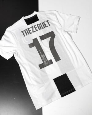 David Trezeguet Instagram - I’ve teamed up with my friends at @icons_memorabilia to give away this Juventus shirt I autographed during a private signing session with the Icons team in September.
.
For your chance to win simply: 1) Tag a friend in the comments and 2) Follow me AND @icons_memorabilia. Good luck!

Je me suis associé à mes amis de @icons_memorabilia pour offrir ce maillot de la Juventus que j'ai dédicacé lors d'une séance privée avec l'équipe Icons en septembre.
.
Pour avoir une chance de gagner, il suffit de : 1) Taguer un ami dans les commentaires et 2) Me suivre ET suivre @icons_memorabilia. Bonne chance !

Ho fatto squadra con i miei amici di @icons_memorabilia per regalare questa maglia della Juventus che ho autografato durante una sessione di autografi privata con la squadra di Icons a settembre.
.
Per avere la possibilità di vincere semplicemente: 1) Tagga un amico nei commenti e 2) Segui la mia pagina e quella di @icons_memorabilia. Buona fortuna!

Me uní a mis amigos de @icons_memorabilia para regalar esta camiseta de la Juventus que autografié durante una sesión privada de firmas con el equipo de Iconos en septiembre.
.
Para tener la oportunidad de ganar simplemente: 1) Etiqueta a un amigo en los comentarios y 2) Sígue mi cuenta y @icons_memorabilia. ¡Buena suerte!