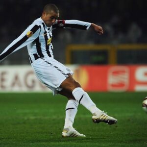 David Trezeguet Instagram - Quando ci sono queste partite importanti, riaffiorano tanti ricordi del passato. 
Forza ragazzi.. #finoallafine

#trezeguet #juventus