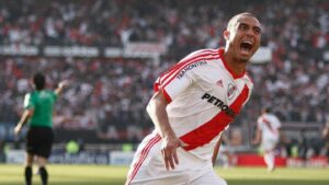 David Trezeguet Instagram - Empieza hoy la @libertadores , la competición más reconocida de Sudamérica! Libertadores es pasión y un alto nível de fútbol! Suerte a @riverplate 🚀🚀

••••••••

Inizia oggi la Coppa Libertadores, la competizione più rinomata del Sud America!
La Coppa Libertadores significa passione e un calcio di altissimo livello!
Buona fortuna @riverplate 🚀🚀

••••••••

La Copa Libertadores commence aujourd'hui! La Libertadores, c'est de la passion et du football de très haut niveau!
Vamos @riverplate 🚀🚀