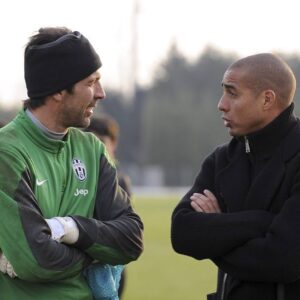 David Trezeguet Instagram - Prima avversari, poi compagni di mille battaglie, poi avversari nuovamente nelle rispettive nazionali ma sempre.. amici. 
Buon compleanno campione @gianluigibuffon 🎂 

#Trezeguet #Buffon #hb