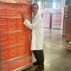 David Venable Instagram - Good Morning, Friends!  Here’s some behind the scenes shots of the  Le Creuset factor tour … day #2! #somuchfun @lecreuset #factorytour #specialvisit #happydance #davidvenableqvc @chefnatelc