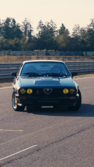 Davide Cironi Instagram - Come molte macchine ex pollaio, la GTV6 "Eleonora" ha avuto bisogno di più calma per raffinare qualche dettaglio. Quel capolavoro di motore fatto da @ht.enginerebuilding e l'elettronica di @tcengineering_italy avevano bisogno di buttare fuori meglio (e soprattutto io avevo bisogno di poter passare sopra una foglia senza raschiare la pancia). In questo breve video vi facciamo vedere come i ragazzi di @agworks_ hanno fatto evolvere l'impianto di scarico della nostra GTV6 😍

#Exhaust #System #Alfa #GTV #AlfaRomeo #GTV6 #Eleonora #Busso #V6 #Engine #Muffler #Manifold #StraightPipe