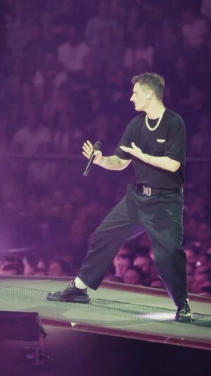 Dawid Podsiadło Instagram - Wrocław!
Może i to był tylko jeden koncert, ale za to jak nas wspaniale przyjęliście - dzięki.
Zostawiliśmy Wam Williego, a sami lecimy do Poznania, a potem do Poznania.
Kto już był, a kto dopiero będzie?