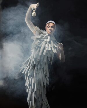 Daya Betty Instagram - I had the best time recreating one of my favorite archival @alexandermcqueen pieces from bedsheets and window blinds! Watch my most recent reel to see the creation process! Thank you to @hatchforsleep for letting me be a part of the first annual #hatchbedgala ⭐️🛏️

📸 by the best @ericrichardmagnussen