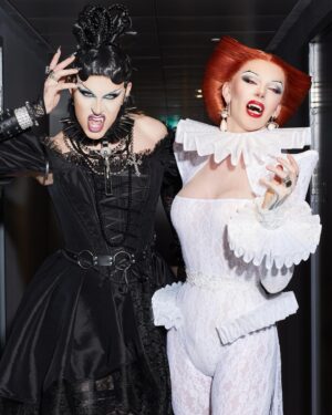 Daya Betty Instagram - Love at first bite🩸 DAY ONE DRAGCON UK with my gal @hereisbosco 🧛🏻‍♀️ See you TOMORROW for Day 2 of @rupaulsdragcon at BOOTH G55‼️

Major thank you to @rubenisazadesigner for slaying this outfit🫶🏼
Also, the fabulous hair brought to you by the one and only @wigsbysire 🙌🏼
The fab Kiki boots from  @themarcjacobs 💙
And of course we have the very best, @ericrichardmagnussen on the camera snapping these fabulous photos 📸 

#rupaulsdragrace #dragconuk #dayabetty