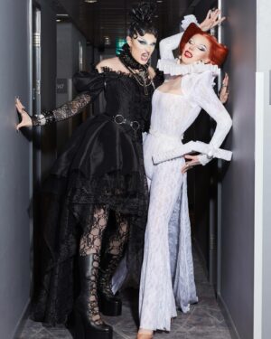 Daya Betty Instagram - Love at first bite🩸 DAY ONE DRAGCON UK with my gal @hereisbosco 🧛🏻‍♀️ See you TOMORROW for Day 2 of @rupaulsdragcon at BOOTH G55‼️

Major thank you to @rubenisazadesigner for slaying this outfit🫶🏼
Also, the fabulous hair brought to you by the one and only @wigsbysire 🙌🏼
The fab Kiki boots from  @themarcjacobs 💙
And of course we have the very best, @ericrichardmagnussen on the camera snapping these fabulous photos 📸 

#rupaulsdragrace #dragconuk #dayabetty