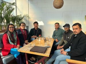 Dayahang Rai Instagram - हामी अन्नपूर्ण मा बी  पढि संगै एस एल सी दिएको साथीहरु संग निक्कै पछी छोटो भेटघाट गरियो । बाकी साथिहारु भिडियो कल मार्फत कुराकानी गरियो खुशी लाग्यो कुराकानी हुन नसकेको साथीहरुमा सम्झना !!!