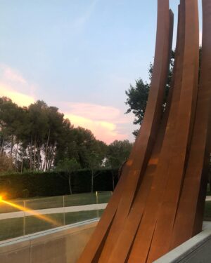 Dayle Haddon Instagram - Dinner at the supremely talented Bernar Venet and his beautiful wife  Diane in Le Muy. Named ‘the greatest living artist in France’ his  sculptures soar into space transferring the feeling of power and yet giving an opposing sense of lightness. The oval ‘eye’ captures the sky yet inside the colors slowly change giving another perception every few seconds of the frames space. Calming and zen! The cortin steel beams in the evening seem like airy dinosaur bones abandoned in the night thousands of years ago. Dreamy yet powerful and inspiring! 
Thank you @bernarvenetstudio and @dianevenet for a wonderful dinner and very inspiring evening. I came away feeling i can do more in the world. 
Thank you @flammariondebokay for this wonderful introduction. @venetfoundation @chateaufontainebleau #art #sculptures #bernarvenet #greatartists #inspiration #lemuy