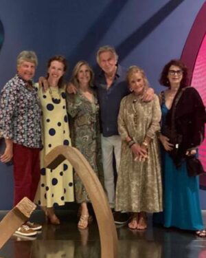 Dayle Haddon Instagram - Dinner at the supremely talented Bernar Venet and his beautiful wife  Diane in Le Muy. Named ‘the greatest living artist in France’ his  sculptures soar into space transferring the feeling of power and yet giving an opposing sense of lightness. The oval ‘eye’ captures the sky yet inside the colors slowly change giving another perception every few seconds of the frames space. Calming and zen! The cortin steel beams in the evening seem like airy dinosaur bones abandoned in the night thousands of years ago. Dreamy yet powerful and inspiring! 
Thank you @bernarvenetstudio and @dianevenet for a wonderful dinner and very inspiring evening. I came away feeling i can do more in the world. 
Thank you @flammariondebokay for this wonderful introduction. @venetfoundation @chateaufontainebleau #art #sculptures #bernarvenet #greatartists #inspiration #lemuy