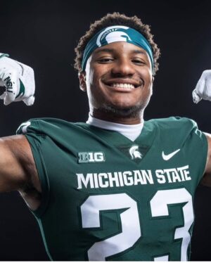 DeShawn Snow Instagram - Happy 21st Birthday to my middle son @realdsnow 🎉🎂🥳. 
This has been a year of unexpected challenges but your unwavering faith, courage and action during your recovery (both physically and mentally) has been nothing short of amazing! I’m excited to see the monumental success you will have next year 💪🏾. Enjoy your day sweetheart🥰