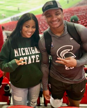 DeShawn Snow Instagram - Happy 21st Birthday to my middle son @realdsnow 🎉🎂🥳. 
This has been a year of unexpected challenges but your unwavering faith, courage and action during your recovery (both physically and mentally) has been nothing short of amazing! I’m excited to see the monumental success you will have next year 💪🏾. Enjoy your day sweetheart🥰