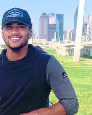 DeShawn Snow Instagram - Happy 23rd Birthday to my oldest son EJ!🎉🎂‼️It’s been my greatest joy to watch you grow and mature into the responsible young man that you are.  Whatever path that you choose after you graduate in a couple months, I know you will be a success💯 My love for you is unconditional and my support is never ending❣️ Everyone show @ejsnow7 some birthday love 🥳