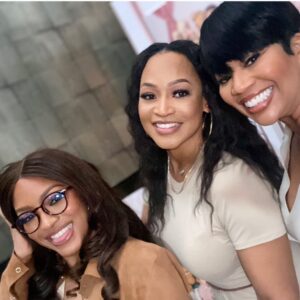 DeShawn Snow Instagram - Had such a fun time at the fabulous baby reveal hosted by @shereewhitfield for her beautiful granddaughter @meccawhitfield_ 🩷🧸🩷 Hair/Mua/Stylist: @designer_elijah_ 
#MeccasWorld #RHOA I
