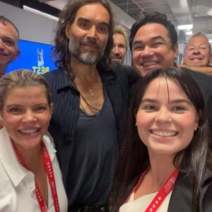 Dean Cain Instagram - What a pleasure to meet and hug it out with the amazing @russellbrand