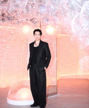 Dean Fujioka Instagram - .
𝐂𝐥𝐞́ 𝐝𝐞 𝐏𝐞𝐚𝐮 𝐁𝐞𝐚𝐮𝐭𝐞́

「輝きの原点にもどる鍵」POPUPイベントへ。
#細胞からはじまる輝き という #クレドポーボーテ さんの考えに深く共感しました。

コロナ禍以降、世の中の様々な物事が細胞レベルで爆発的にTransmuteしています。
この変化に適応しながら、自分自身と向き合い、己の肉体とのシンクロ率を高め、表現活動を突き詰めていきたいと思います。

イベントは事前予約制で8月18⽇(金)〜8⽉27⽇(日)までとのこと。
@cledepeaubeaute

#ルセラム
#pr