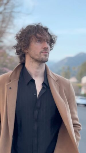 Dean Lewis Instagram - This is new song🕯️🕯️I wrote it about the very last moment you spend with the person you love. When you both know it’s the last time you’ll ever be together. It’s called “the last bit of us”!!! You can pre save it now by DMing me the word “presave” and I’ll send you the link! ALSO LET ME KNOW WHAT YOU THINK!!! I’m so excited for this one 🕯️🕯️🕯️
