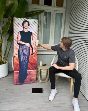 Dean Lewis Instagram - MY TOUR GOES ON SALE 9AM LOCAL WHEREVER YOU LIVE!! AUS AND NZ JUST STARTED NOW, EU/UK IN 8 HOURS AND USA CANADA TMR AT 9am!! TELL ME WHICH SHOW UR COMING TO