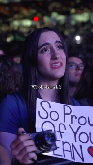 Dean Lewis Instagram - 😭😭I dont know who this girl is or what her story is but she was at the front row singing every lyric of every song with incredible emotion She even made this sign for me❤️❤️If anyone knows her please ask her to comment what this song means to her in the comments 💔