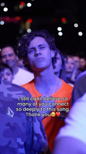 Dean Lewis Instagram - This happened last night // I still believe the impact this song has had ❤️❤️❤️❤️ guys please share below how this song has helped you over the years x