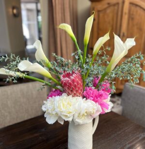 Dean McDermott Instagram - I did this arrangement for Mothers Day. I think I found my side hustle. Happy Mothers Day to all the amazing Mom’s out there. Mom’s make the world go round!! ❤️❤️#happymothersday #florist
