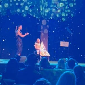 Dean McDermott Instagram - Had an incredible and inspiring night last night at The Stand Up For Kids Gala @unistudios A night of fashion, fun and fundraising for @luskinoic thank you to all the doctors, nurses and the Luskin Orthopedic Institute for children for helping kids be kids. No patient is ever turned away, regardless of insurance status. @carolinerhea4real was a wonderful host and a performance by @scarlettkateferguson and @piatoscano brought the house down and the tears. Such a beautiful inspiring performance.🙏❤️The night was topped off with Harry Potters World closed down for all the gala guests for 2 hours. Such a special treat!!! Thank you to all the gala volunteers and @stefaniekeenan @topshelfconcierge #luskinoic #standupforkids #standupforkidsgala #universalstudios #johnvarvatos