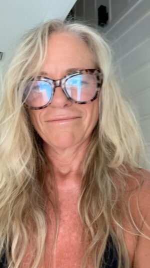 Deana Carter Instagram - Thanks to all who served for our Freedom! 🇺🇸❤️ Working on some gardening skills & hoping to have a real garden soon! 🌱 🫑 🍅 🍓 Have a Blessed #MemorialDay 🙏🏻😇