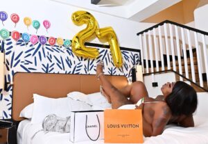 Deanna Agbalaya Instagram - Cheers to 27 🎉🎊♏️ if you love me! Tell me happy birthday !! next year im going to be a millionaire im claiming it #birthdaygirl #millionaire #scropio #jamaica