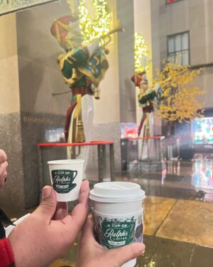 Deanna Diaz Instagram - 𝗢𝗻 𝗮 ☔️ 𝗱𝗮𝘆, 𝘆𝗼𝘂 𝗮𝗿𝗲 𝗺𝘆 ☀️
∙
Yesterday Sunday funday, us being tourist in nyc, because Christmas season in nyc is magical. And us beating the giants helped that magic 😉💚🦅#GoBirds